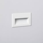 Balise encastrée murale blanche rectangulaire, diffuseur à lames horizontales, finition mate