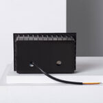 Balise murale encastrable noire rectangulaire avec câble d'alimentation apparent