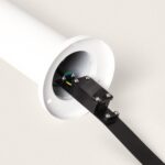 Balise sur pied blanche en acier inoxydable, cylindre 30 cm avec fixation métallique et câblage visible