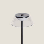 Balise sur pied LED avec pied noir et abat-jour conique transparent, diffuseur circulaire supérieur