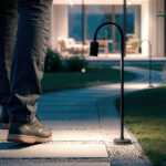 Balise extérieure LED noire en saillie, tête cylindrique orientable, mât courbé pour éclairage de chemin