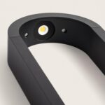 Balise extérieure noire en métal mat avec LED COB intégrée, forme rectangulaire ouverte