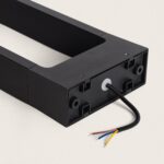 Balise sur pied noire boîtier rectangulaire avec câble électrique et fils dénudés