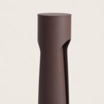 Balise sur pied rouille, corps cylindrique avec ouverture latérale