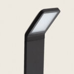 Balise sur pied noire en aluminium avec tête rectangulaire inclinée et diffuseur blanc opalin