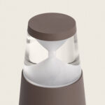 Balise sur pied couleur rouille avec diffuseur conique blanc et coiffe transparente