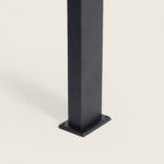 Balise sur pied carrée en métal anthracite avec platine de fixation au sol et trous de vis