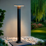 Balise sur pied extérieure noire en métal, colonne carrée avec tête en T, éclairage LED chaud, fixation sur platine