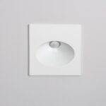 Balise murale encastrée blanche carrée avec ouverture ovale et spot LED intégré