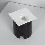 Balise murale encastrable carrée blanche, module LED encastré et corps cylindrique noir