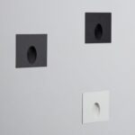 Balise murale encastrable carrée blanche et anthracite avec ouverture semi-ovale