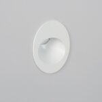 Balise murale encastrée ronde blanche finition mate, éclairage LED orienté vers le bas