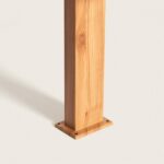 Balise sur pied en bois naturel, section carrée, platine métallique à visser