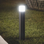 Balise extérieure cylindrique aluminium noir mat diffuseur blanc lumineux 50 cm sur pied