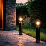 Balise sur pied noire en aluminium avec diffuseur en verre et ampoule visible