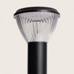 Balise sur pied noire avec diffuseur transparent strié et mât cylindrique