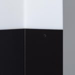 Balise extérieure sur pied noire avec diffuseur blanc opalin et trou de fixation visible