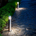 Balise sur pied en acier inoxydable, finition métallique, éclairage directionnel pour chemin pavé