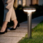 Balise solaire sur pied acier inoxydable, tête ronde à anneau lumineux, détecteur de mouvement visible