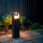 Balise sur pied rectangulaire anthracite, éclairage LED intégré pour allée extérieure