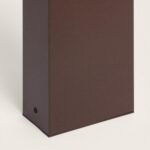 Balise sur pied rectangulaire en aluminium finition rouille, base et vis de fixation visibles