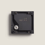 Balise LED encastrable carrée anthracite, boîtier arrière avec passage de câble et points de fixation