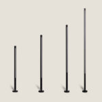 Balise LED sur pied noire cylindrique à fente lumineuse, quatre hauteurs visibles