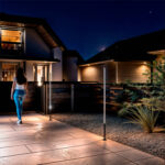 Balise sur pied LED slim noire, éclairage chaleureux au sol pour allée, fixation enterrée