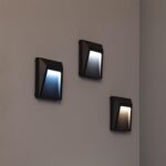 Applique murale LED noire angulaire en saillie, trois températures de couleur visibles