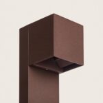 Balise sur pied en aluminium couleur rouille, tête carrée orientée vers le bas pour éclairage extérieur