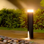 Balise sur pied cylindrique noire 60 cm avec éclairage LED supérieur et latéral