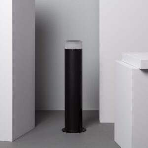 Balise sur pied cylindrique noire en métal mat avec diffuseur blanc opalin