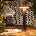 Balise sur pied LED extérieure noire en métal, colonne carrée et abat-jour rond diffusant lumière chaude