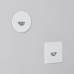 Balise LED encastrable murale ronde blanche ouverture demi-lune pour balisage extérieur