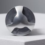 Balise LED encastrable au sol, finition métallique brossée, disque rond avec trois découpes incurvées