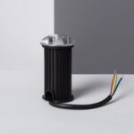 Balise encastrable LED noire à corps cannelé, capot métallique rond, câble électrique apparent