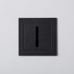 Balise LED encastrable noire carrée à fente verticale pour fixation murale