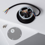 Balise encastrable murale ronde noire avec câblage apparent et platine de fixation