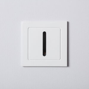 Balise encastrée murale blanche plaque carrée avec fente verticale centrale