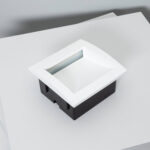 Balise murale encastrable carrée blanche avec boîtier noir