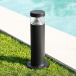 Balise sur pied LED noire en acier inoxydable cylindrique avec diffuseur transparent, fixation au sol