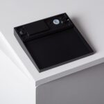 Balise murale carrée noire en saillie avec capteur rond et module LED