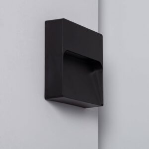 Balise murale extérieure noire en saillie, forme rectangulaire avec ouverture inclinée, éclairage LED dirigé vers le bas