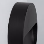 Balise murale extérieure noire, finition mate, forme circulaire avec ouverture lumineuse, montage en saillie