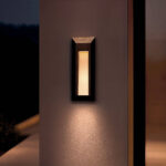 Applique murale extérieure rectangulaire noire LED, éclairage blanc chaud 2700K, installation en saillie