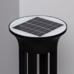 Balise solaire sur pied noire tête ronde avec panneau photovoltaïque carré