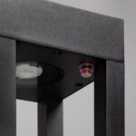 Balise sur pied gris anthracite métal texturé avec LED encastrée sous pavillon carré