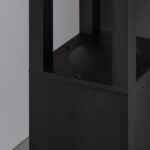 Balise sur pied noire en métal mat rectangulaire avec diffuseur LED solaire intégré