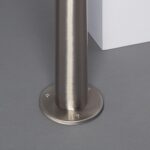 Balise sur pied inox brossé, fût cylindrique avec platine circulaire vissée