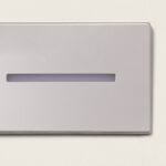 Balise murale encastrable linéaire argentée avec fente horizontale
